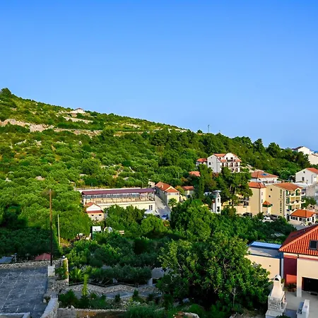 Zora Panoramic View B&B 밀나